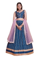 Lehenga choli en georgette de nylon brodé avec un chemisier en soie et un dupatta en tulle doux, travail de zari, travail de perles, tenue de fête de mariage