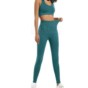 Ensemble de yoga premium pour femmes avec matière légère et coupe flexible, idéal pour la maison, le studio et les séances d'exercice - Product Image 2