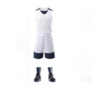 Kit d'uniforme de basket-ball sublimé respirant à motif de vêtements de sport personnalisés XS avec logo brodé comprenant des maillots et des shorts - Product Image 1