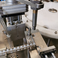 Machine de remplissage et de bouchage rotative pour flacons de gouttes ophtalmiques 5-500 ml, ligne de remplissage automatique pour colle, vernis à ongles et huiles essentielles à vendre