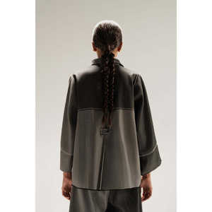 Blusa de Mezclilla Negra para Mujer con Adornos y Botones - Product Image 5