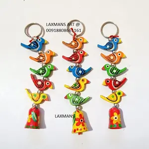 Llaveros de cuentas de madera pintados a mano de La India llavero de madera tallada llavero hecho a mano llavero al por mayor de La India - Product Image 1