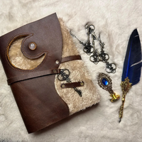 Cahier de sorcière à couverture souple en cuir fait à la main avec serrure et clés Grimoire céleste et livre de sorts Wiccan gothique