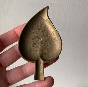 Lot de 2 cendriers antiques en forme de feuille brune avec une finition brillante, parfaits pour la maison, le bar, le restaurant, le bureau et les accessoires de fumer. - Product Image 6