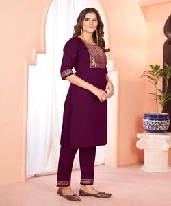 Encuentra los últimos diseños pakistaníes de Salwar kameez para tu tienda. Compra nuestra colección de kameez pakistaníes cosidos para mujer. - Product Image 5