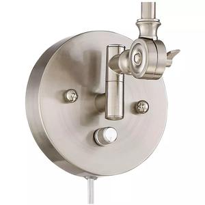 Los acabados metálicos añaden contraste y profundidad a las instalaciones de iluminación. Los impresionantes apliques realzan el ambiente en habitaciones compactas y espaciosas. - Product Image 6