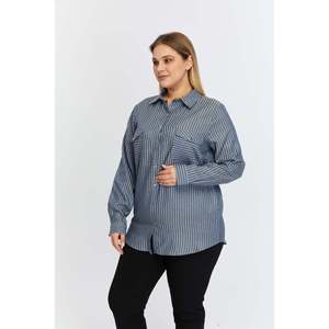 Chemise grande taille avec poche asymétrique, Indigo - Product Image 3
