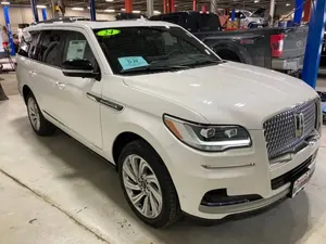 Pristine clean 2024 Linc-oln Navigator - Product Image 3