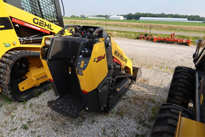 Minicargadora de orugas New Holland C314 de 18KW, usada y nueva, disponible ahora a precios económicos - Product Image 5