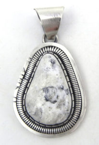 Navajo Walter Vandever Bisel Set Colgante Turquesa con Búfalo Blanco y Plata de Ley para Compromiso - Product Image 2