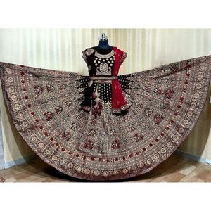 Lehenga choli ขอบด้านข้าง12 kali Flair แบบปักด้วยมือสำหรับปาร์ตี้ฤดูหนาว - Product Image 1
