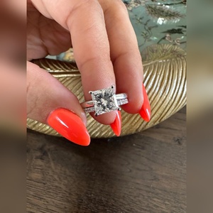 Prix d'usine Bague en diamant de laboratoire taille princesse 2,00 carats VVS2 Fournisseur de fiançailles Expédition mondiale Fabricant - Product Image 4