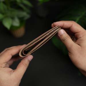 Portefeuille Bifold Classique Vintage en Cuir Pleine Fleur Véritable Marron avec Fermeture à Rabat, Fait Main, Garantie 5 Ans, Commerce Équitable - Product Image 5