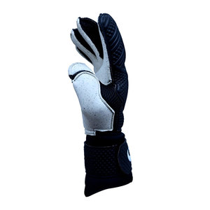Gants de gardien de but de football professionnels de nouvelle conception, paume avant Aqua Letax et dos en silicone imprimé - Product Image 4