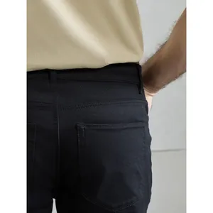 Cintres personnalisés pour jeans et jupes à jambe droite – Solution de merchandising premium - Product Image 4