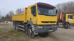 <span class=keywords><strong>Camion</strong></span> benne <span class=keywords><strong>Renault</strong></span> Kerax 380.26 6 de 2004, capacité 31-40T, diesel, transmission manuelle, utilisé pour la construction urbaine et le transport minier - Product Image 1