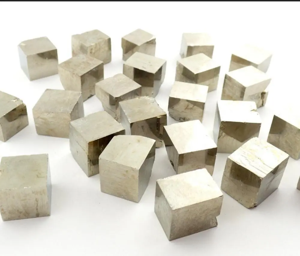 प्राकृतिक थोक उच्च और के लिए प्रीमियम गुणवत्ता Pyrite घन पत्थर हीलिंग और आध्यात्मिक और ज्योतिष में भी उपयोग के लिए