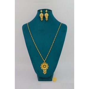 Collier avec boucles d'oreilles Parure de bijoux en laiton pur plaqué or Parure de bijoux collier design haute qualité pour les Émirats arabes unis - Product Image 1