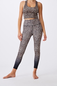 Nueva llegada de las mujeres de yoga legging hecho a medida casual Pantalones deportivos con impresión de sublimación sexy precios baratos de fábrica - Product Image 3