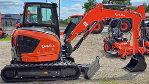 Mini-excavatrice compacte d'occasion U48-5 sur chenilles avec godet à grappin pour travaux agricoles, construction et défrichement - Product Image 2