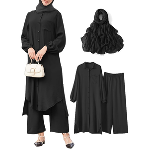 Une option polyvalente et légère Abaya douce en crêpe pour femme avec une silhouette de manteau moderne et des boutons-pression sur le devant pour les soirées de printemps - Product Image 1