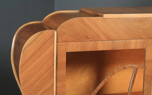 Vitrina de cristal Macouria antigua, madera de teca tallada a mano, vitrina de salón tallada a mano de lujo - Product Image 2