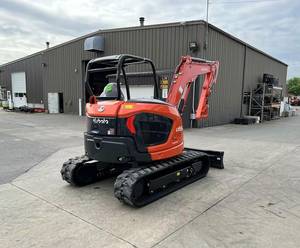 Mini-excavatrice sur chenilles Kubota U55-5 fiable, excavatrice compacte à oscillation de queue zéro pour la construction agricole - Product Image 2