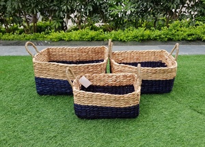 Venta al por mayor de la mejor calidad de diseño único conjunto de cestas de jacinto de agua con asas para el almacenamiento en el hogar y la organización hecha en Vietnam - Product Image 5