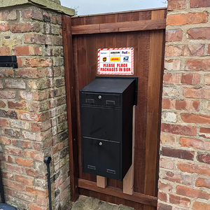 Señal de entrega de paquete rojo de alta calidad, pegatina de aluminio | Diseño industrial | Rectángulo | 10x7 | Resistente a la decoloración | Comercial - Product Image 4