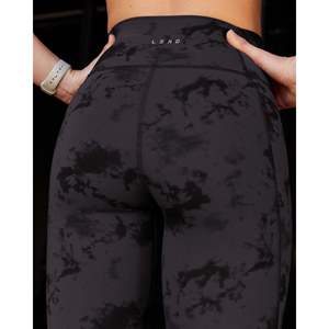 Leggings Fusion Ultra High-Rise sin Costuras con Bolsillos - Pantalones Deportivos Tie Dye Negros Talla XXS - Product Image 5