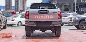 Toyota Hilux SR5 Diesel d'occasion en bon état, boîte manuelle - Product Image 5