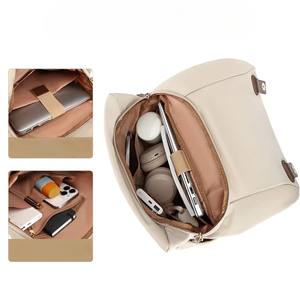 Mochila Impermeable de Poliéster con Cierre, Simple, Elegante y Moderna, con Múltiples Compartimentos, Unisex, Hecha en Vietnam. - Product Image 4