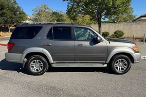 Toyota Sequoia SR5 d'occasion en excellent état, modèle 2003 - Product Image 4