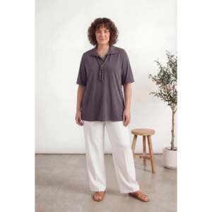 Blusa modal de talla grande con lazo en el cuello, color negro - Product Image 3