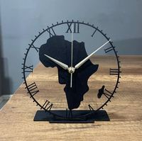 Horloge de table en métal design carte d'Afrique en laiton AK avec support en noir fini pour accents de décoration de table