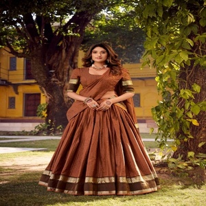 Traje Indio de Algodón Chettinad con Trabajo de Tejido Chex y Zari, Lehenga Choli, Exportador y Proveedor Indio Mundial - Product Image 1