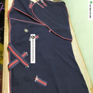 El más nuevo equipo para caballos, venta al por mayor, alfombras de lana para caballos con correas para el vientre, relleno de algodón de bajo costo en la India - Product Image 5