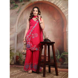 ชุดเดรสปักลายสีชมพูสไตล์ปากีสถานสำหรับผู้หญิง ผ้าเนื้อนุ่ม ชุดคุรตะ ชาราร่า พร้อมผ้าคลุมไหล่ สำหรับงานเทศกาลและชุดประจำชาติ - Product Image 4