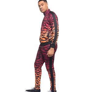 Survêtement de Jogging pour Hommes de Haute Qualité Logo Personnalisé OEM Formation Gym Impression Par Transfert De Chaleur Ensembles Personnalisés Respirant Solide À Capuche - Product Image 4