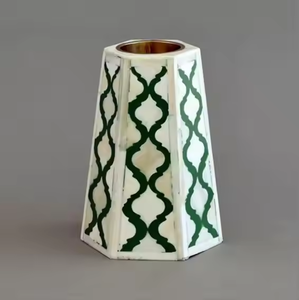 Porte-bougie en os artisanal élégant Accent de décoration pour la maison fabriqué par Crescent Crafts - Product Image 1