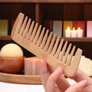 Peigne démêlant en bois de bambou écologique pour le soin des cheveux avec manche en bois personnalisable - Product Image 3