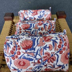 Bolsa de gasa de viaje cosmética acolchada reutilizable de algodón con estampado Floral indio hecho a mano de la mejor calidad, neceser al por mayor - Product Image 4