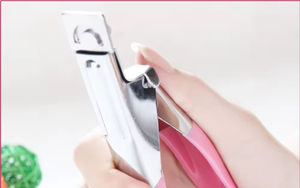 Cortauñas de acero inoxidable y acrílico para un corte de uñas rápido, fácil y profesional. - Product Image 6