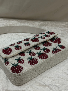 Sac à bandoulière à motif de fraises perlées, entièrement artisanal indien, pour femmes, sac à main de soirée de luxe fait à la main, pochette en perles - Product Image 4