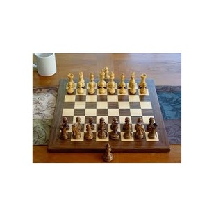 Elegante juego de tablero de ajedrez de madera con piezas para juegos infantiles en todas las estaciones-Primavera Verano Invierno Otoño - Product Image 1