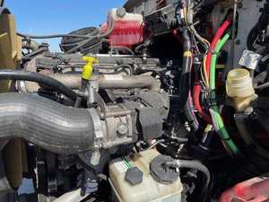 Camion plateau CLEAN STANDARD d'occasion 2014, 4700 Tri Axle, 24 pieds - 450 CV, 8L, manuel, prêt à l'exportation mondiale - Product Image 5