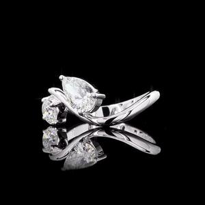 Bague de fiançailles en diamant cultivé en laboratoire 1.02 Ct formes mixtes VVS-VS clarté certifiée or blanc 14K bijoux fins éthiques - Product Image 3