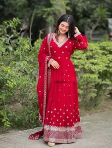 BATA DE TRABAJO DE SECUENCIA BORDADA CHINON ATRACTIVA CON DUPATTA VERDE - Product Image 4