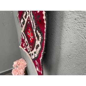พรมวินเทจขนาดเล็ก 1.6x3.2 ฟุต พรมตุรกี พรมลายพรางสีแดงขาวทำจากขนสัตว์ - Product Image 2