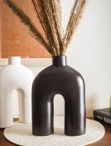 Vase à fleurs rond en aluminium au design moderne, revêtement en poudre noire, pour la décoration de la maison, des mariages et de Noël, pour une présentation au sol - Product Image 3